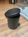 BEMETA 104315010 DARK kosz na śmieci 5L, czarny mat.jpg