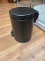 BEMETA 104315010 DARK kosz na śmieci 5L, czarny mat.jpg