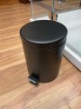 BEMETA 104315010 DARK kosz na śmieci 5L, czarny mat.jpg